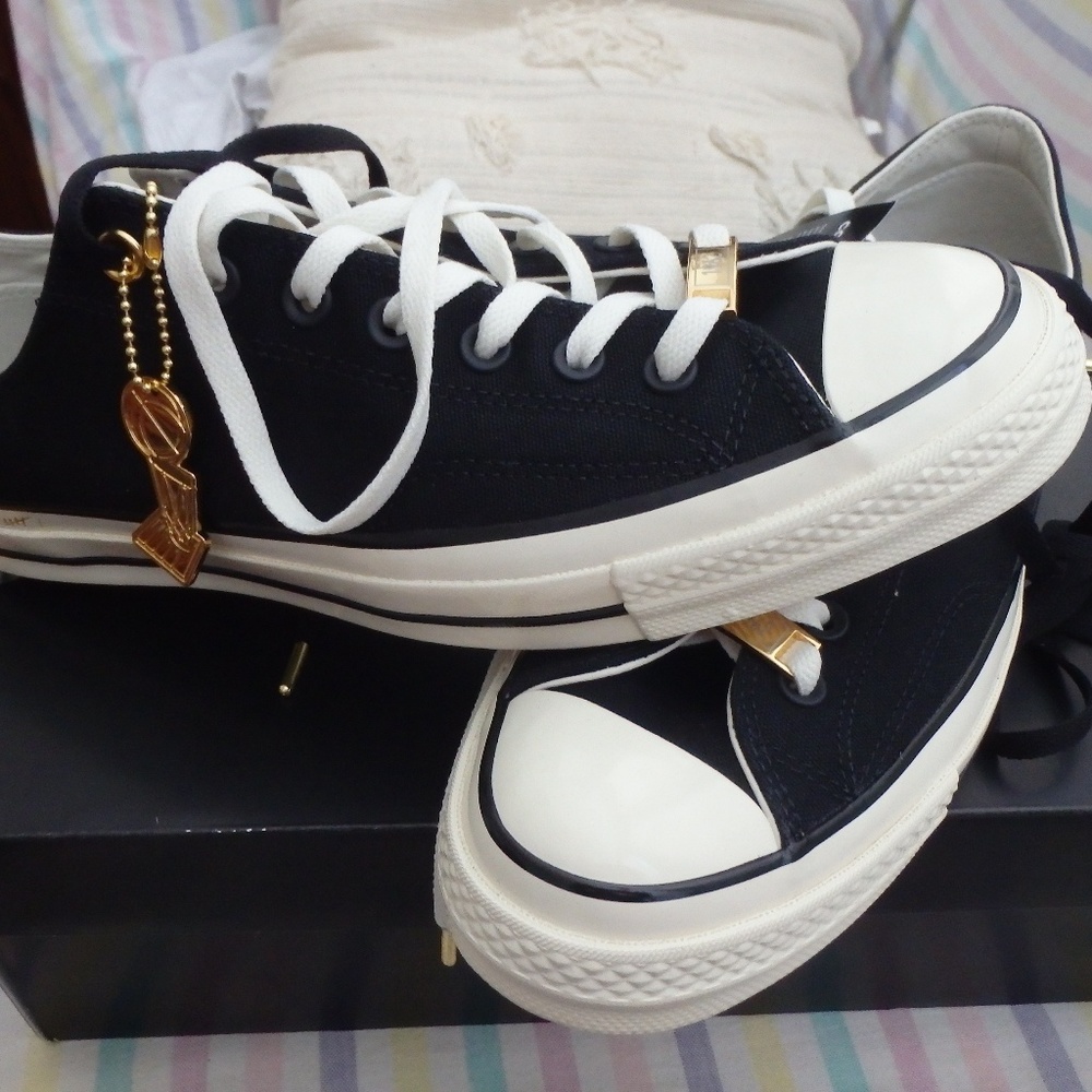 BRAND NEW! NEVER WORN! LIMITED EDITION 70'S CHUCKS